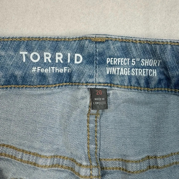 Torrid Perfect 5 Inch Jean Shorts Womens Plus Size 20 Light Wash High Rise - Picture 3 of 8